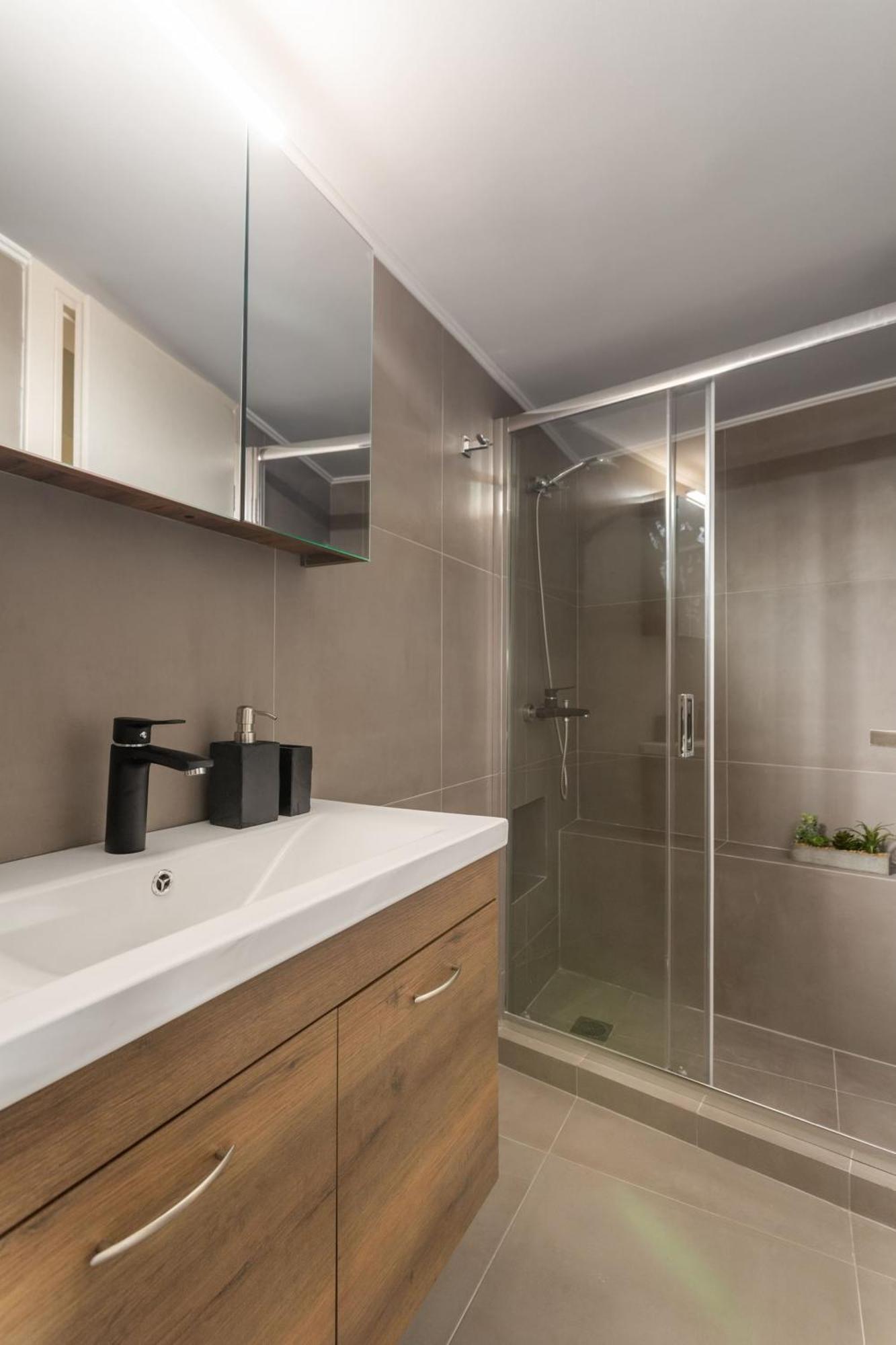 Deluxe 3-Bdrm Urban-Industrial Apt At Acropolis Athen Exterior foto
