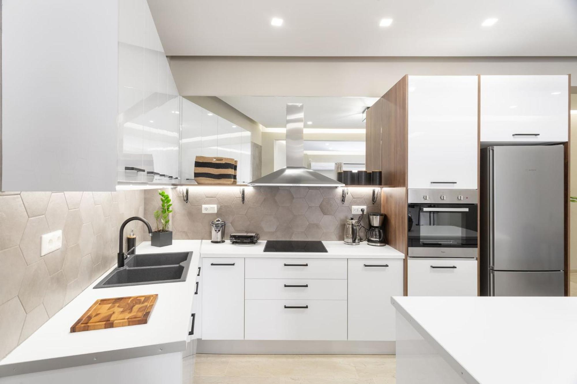 Deluxe 3-Bdrm Urban-Industrial Apt At Acropolis Athen Exterior foto
