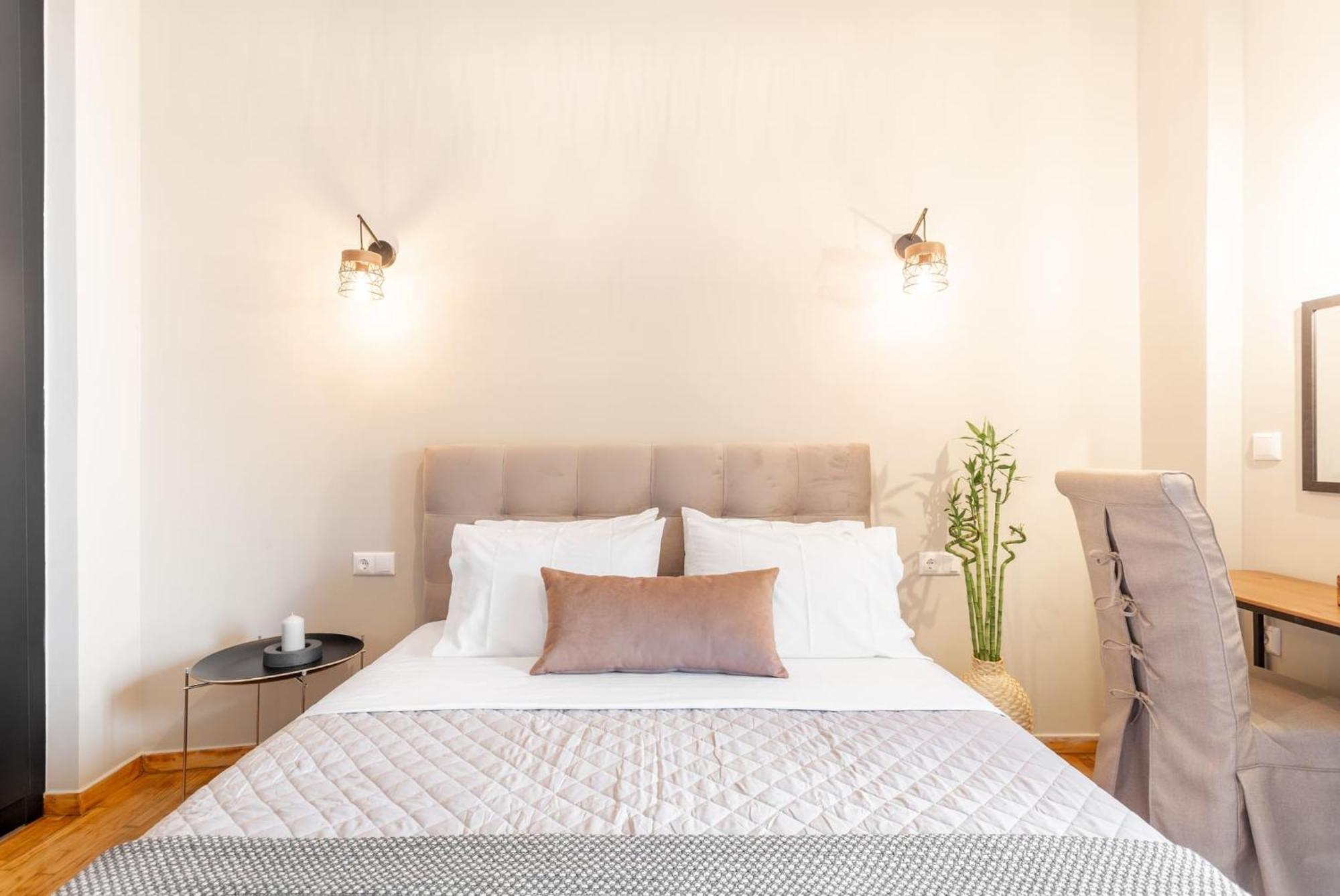 Deluxe 3-Bdrm Urban-Industrial Apt At Acropolis Athen Exterior foto