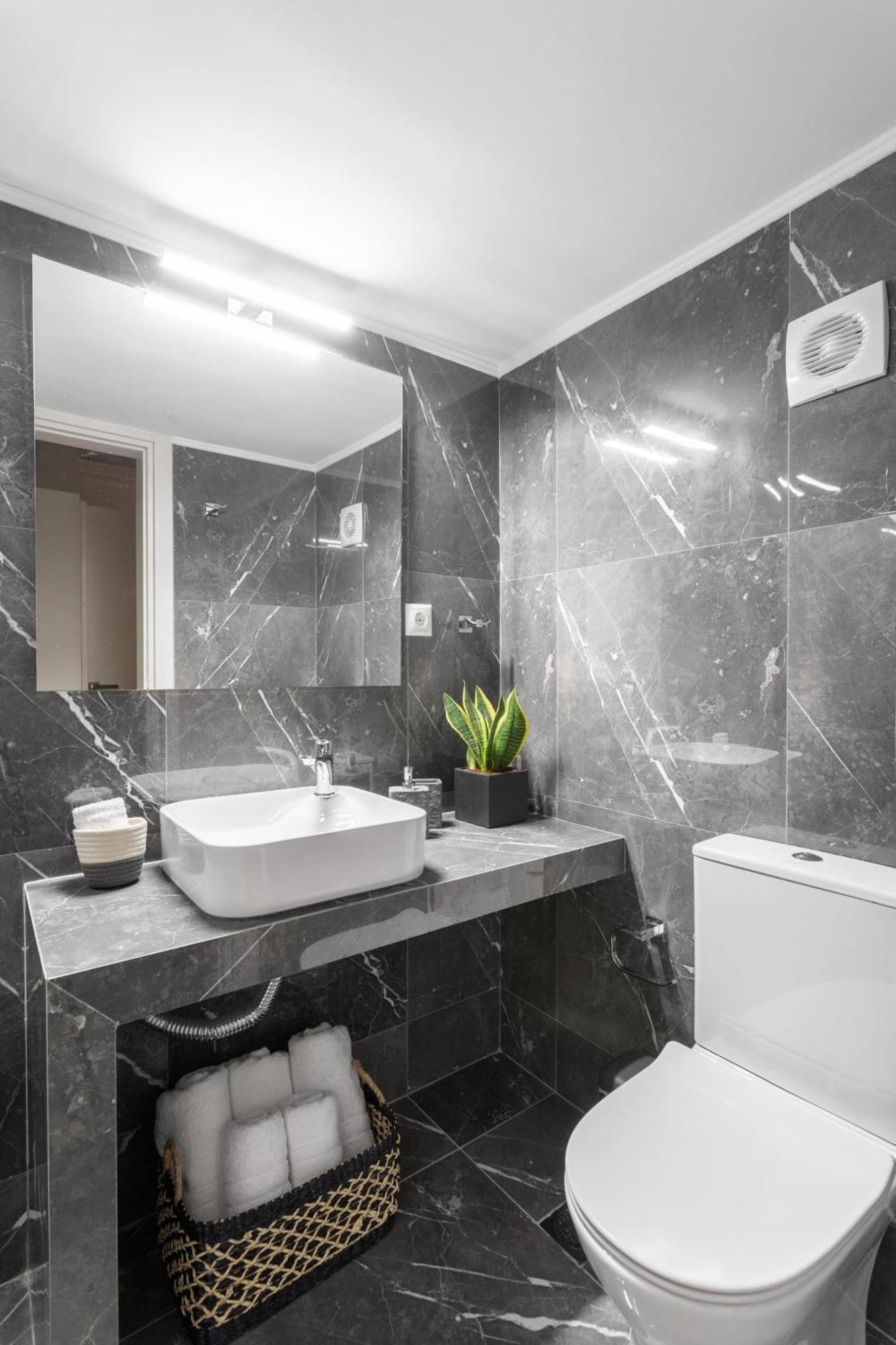 Deluxe 3-Bdrm Urban-Industrial Apt At Acropolis Athen Exterior foto